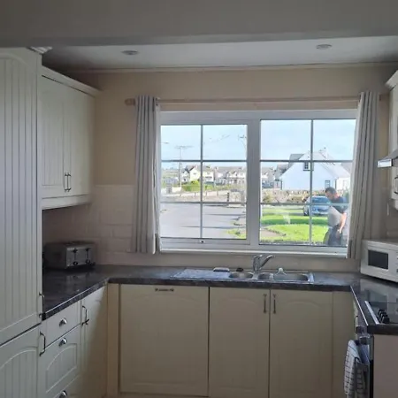 5 The Cloisters, Kilkee, Co Clare Lyre