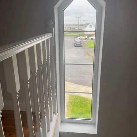 5 The Cloisters, Kilkee, Co Clare Lyre